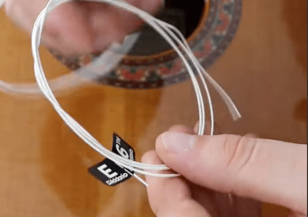 corde de guitare neuve